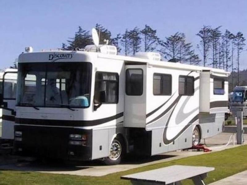 2002 Fleetwood Discovery 37R - 001