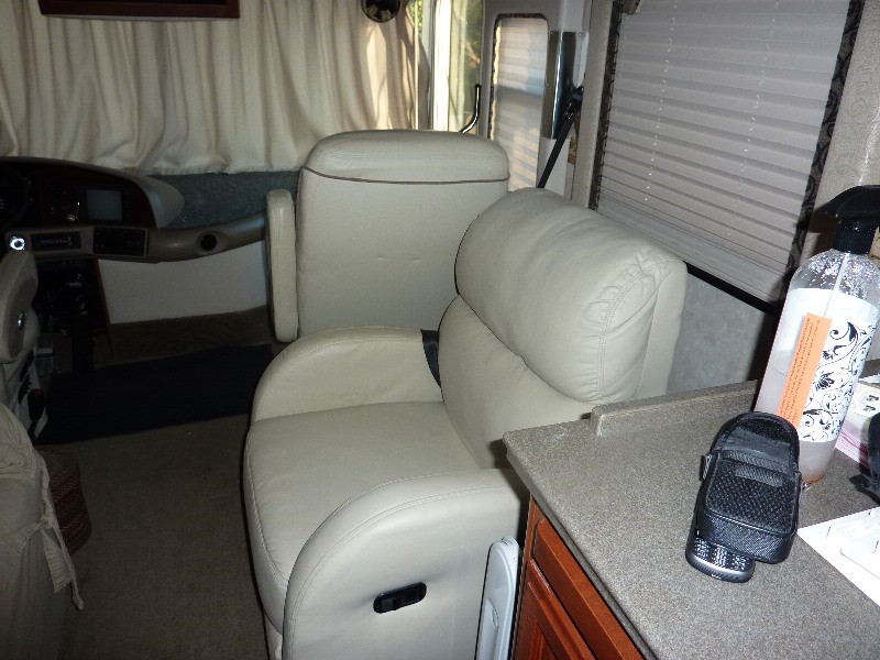 2002 Fleetwood Discovery 37R - 006