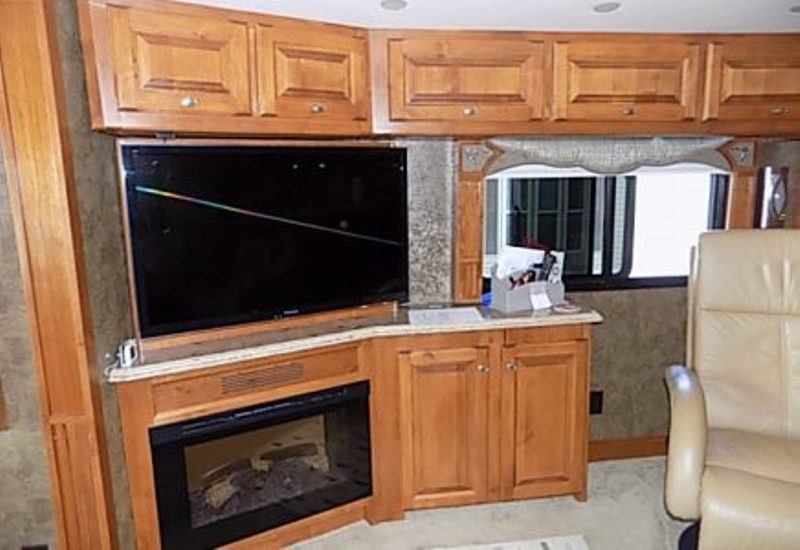 2014 Tiffin Phaeton 42LH - 016