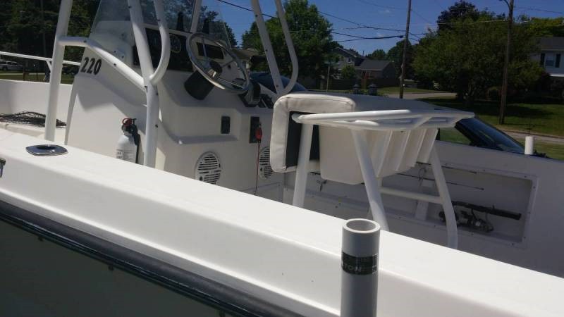 2004 Angler 220 Center Console - 002