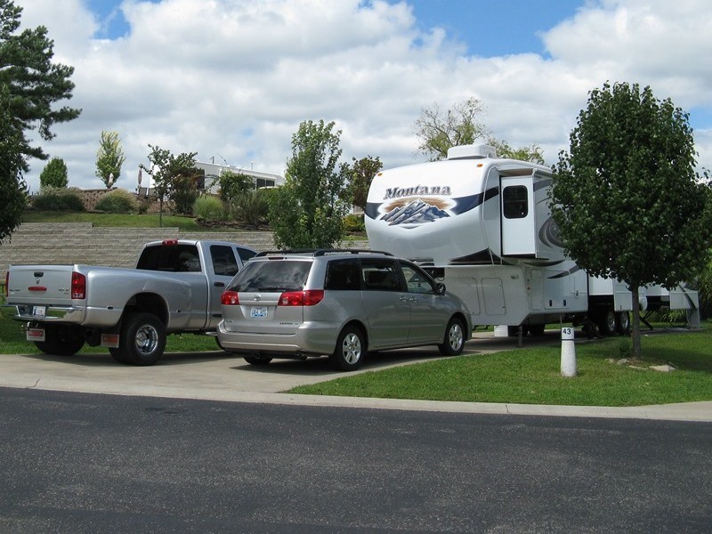 2011 Keystone RV  Montana 3665RE - 002