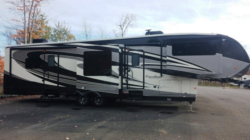 2016 Cardinal Forest River 3825FL
