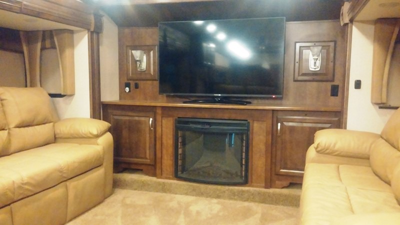 2016 Cardinal Forest River 3825FL - 005