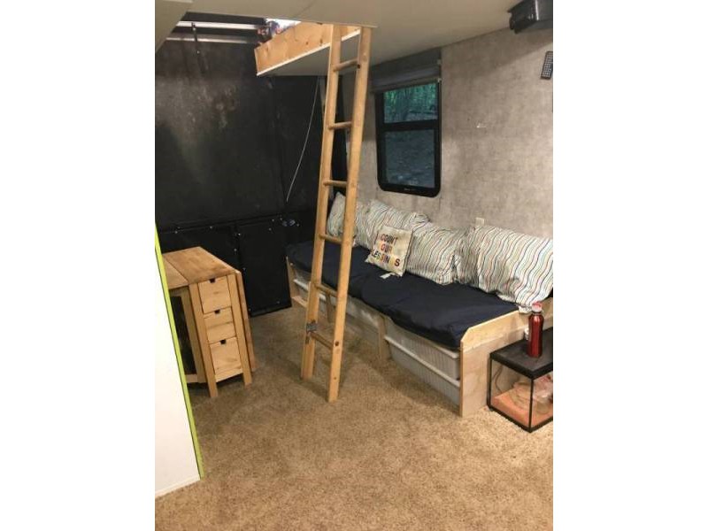 2016 Winnebago Scorpion 4013 Toy Hauler - 022