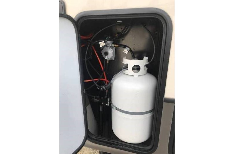 2016 Keystone Montana 3911F - 033