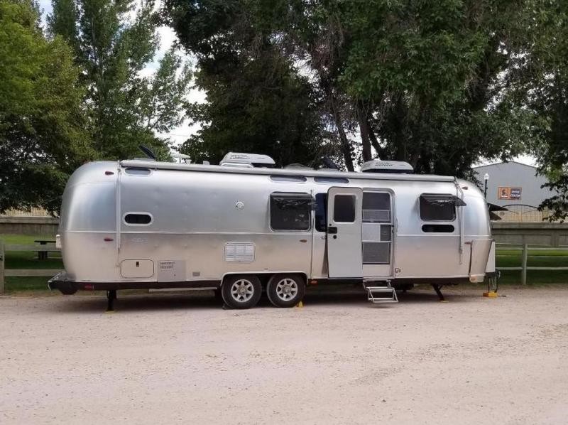 2017 Airstream Flying Cloud 30FB - 001