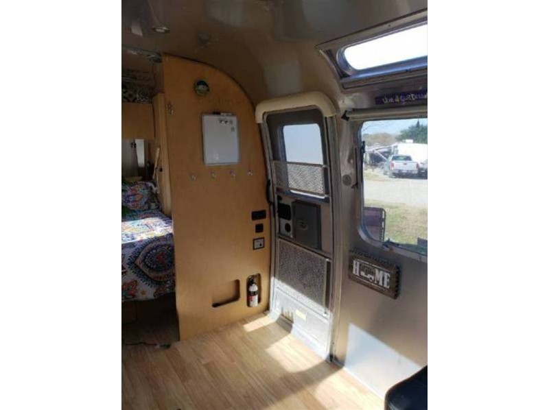 2017 Airstream Flying Cloud 30FB - 006