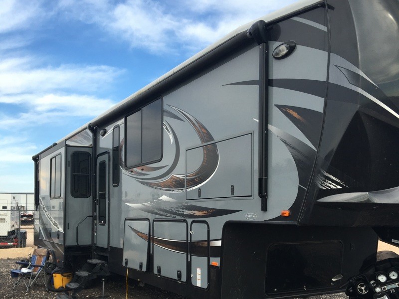 2015 Heartland Cyclone 4150 HD - 002