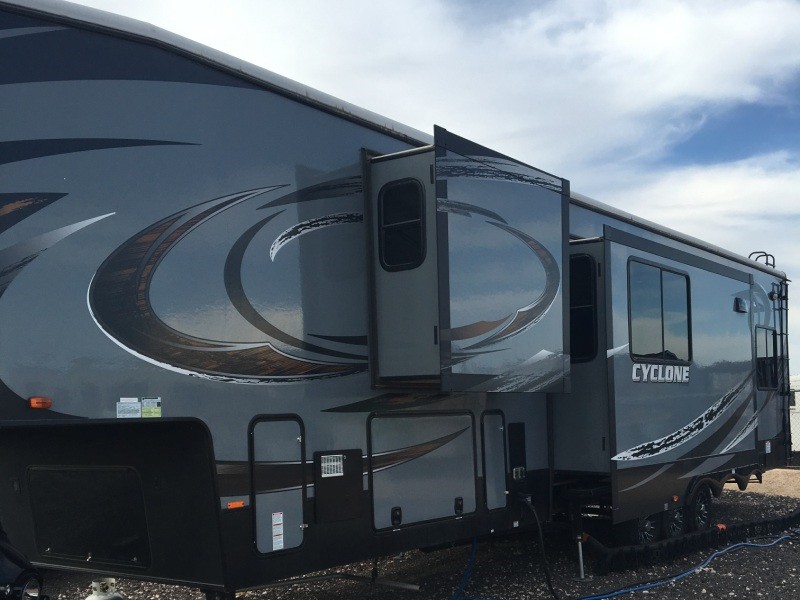 2015 Heartland Cyclone 4150 HD - 003