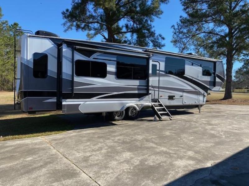 2020 Keystone Montana 3813MS - 001