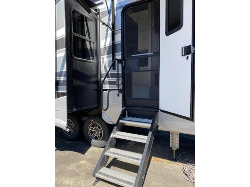 2020 Keystone Montana 3813MS - 038