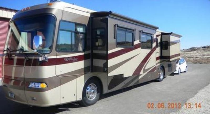 2004 Monaco Wndsor - 001