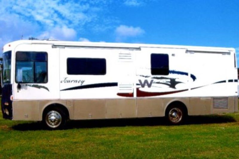 2002 Winnebago Journey - 002