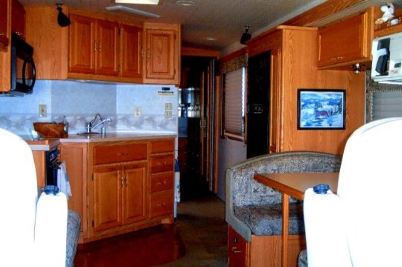 2002 Winnebago Journey - 004