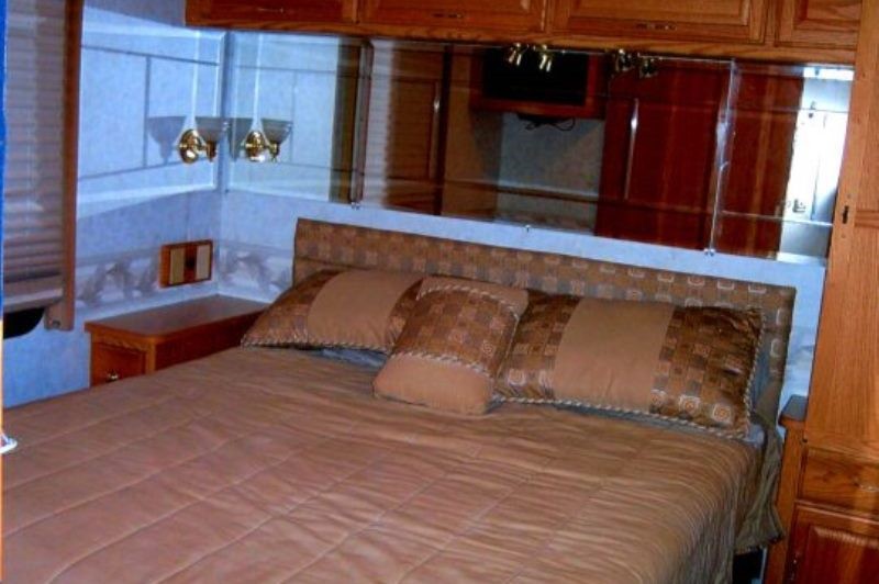 2002 Winnebago Journey - 005