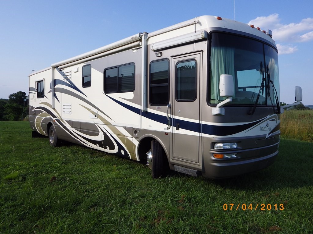 2005 National RV Tropical LX - 001