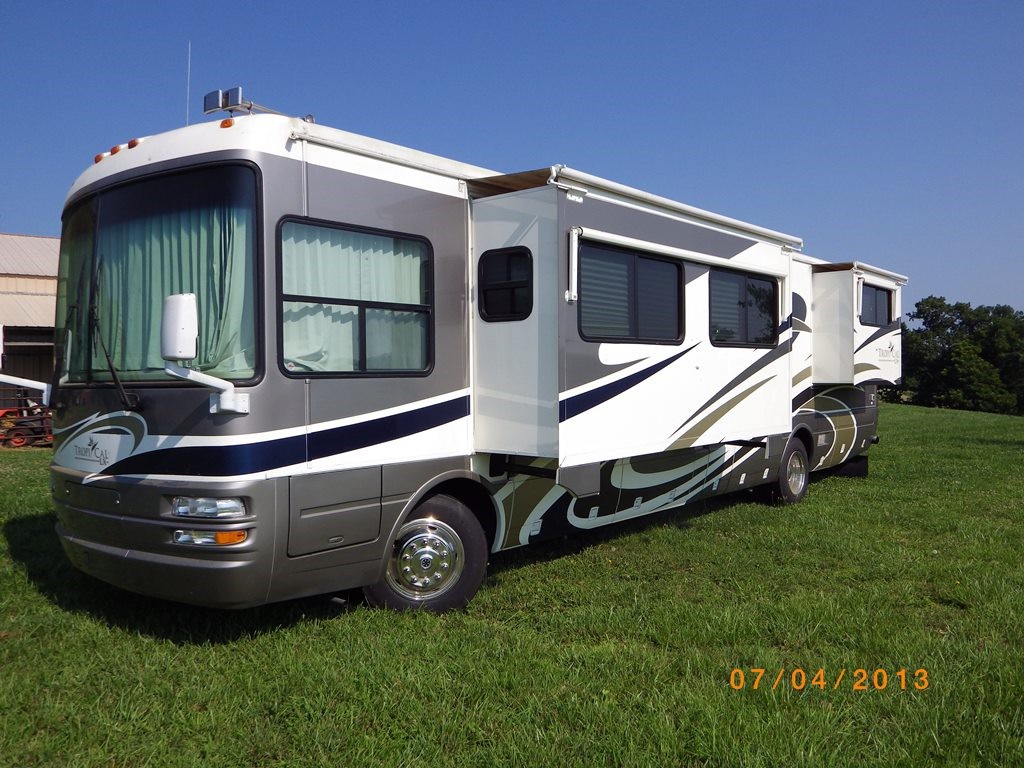 2005 National RV Tropical LX - 003