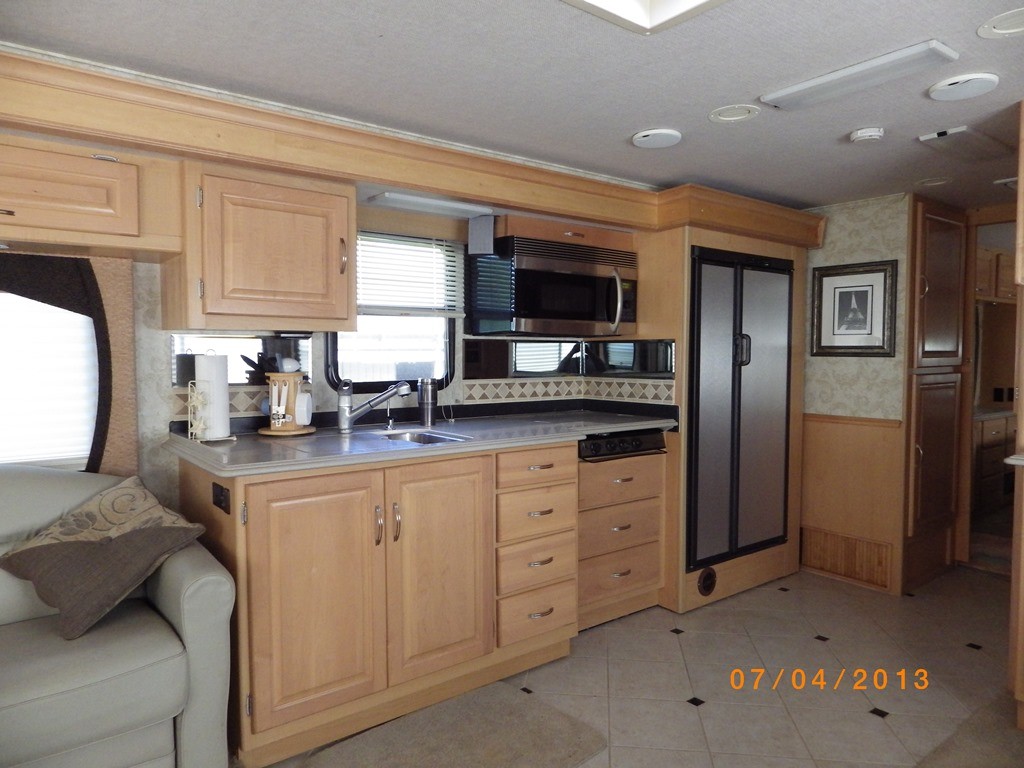 2005 National RV Tropical LX - 010