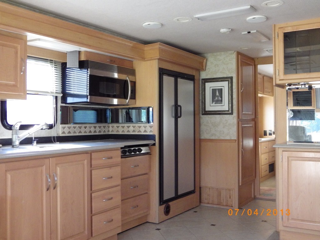 2005 National RV Tropical LX - 011