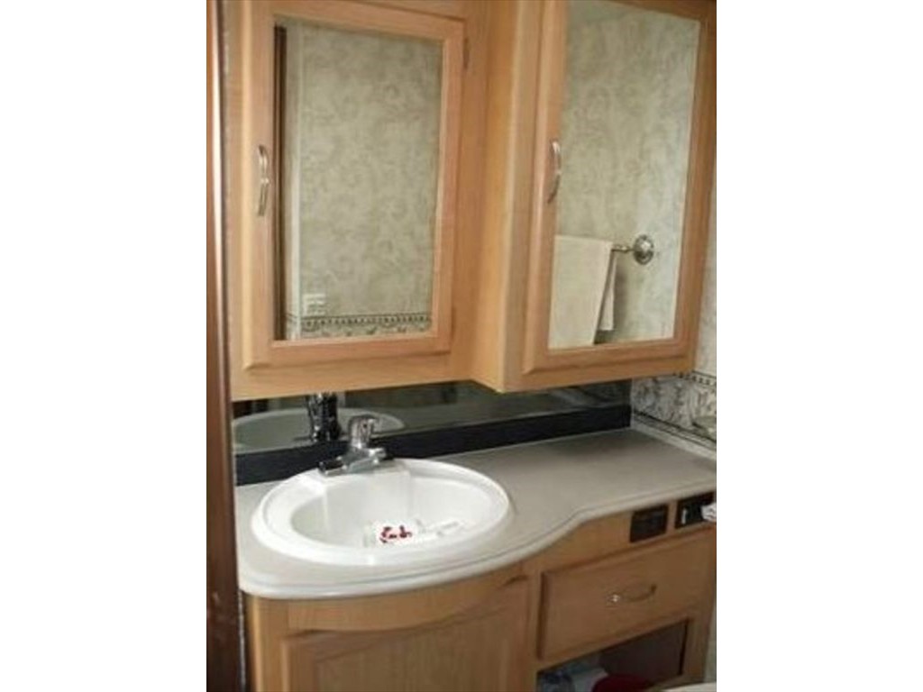 2005 National RV Tropical LX - 013