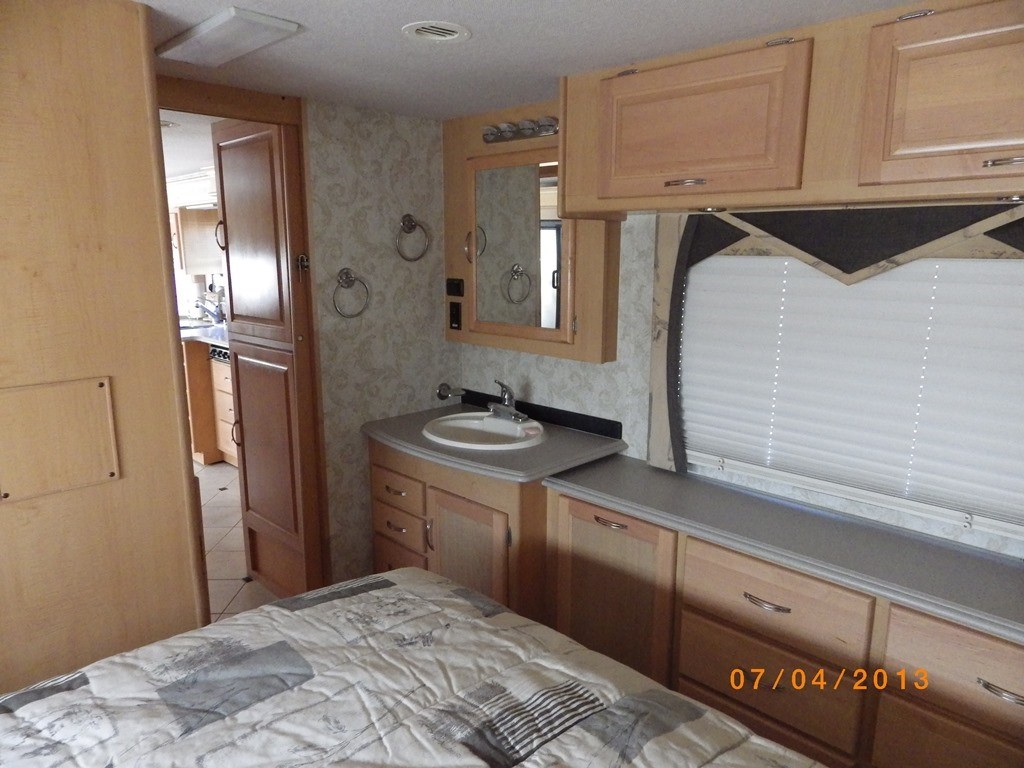 2005 National RV Tropical LX - 015
