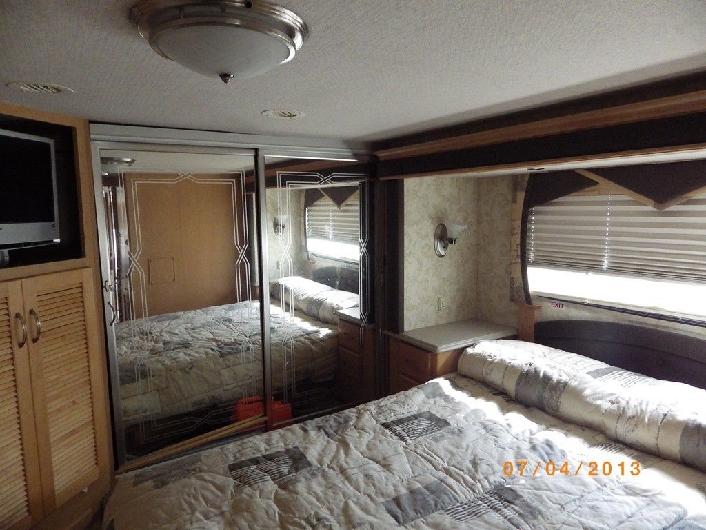 2005 National RV Tropical LX - 016