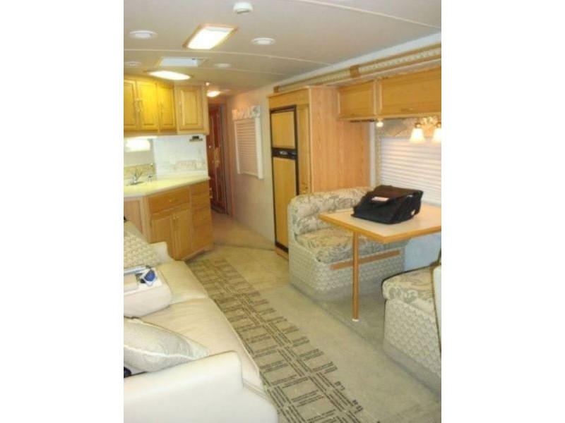 2005 Winnebago Journey - 012