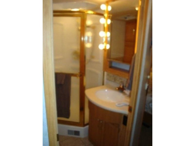 2005 Winnebago Journey - 019