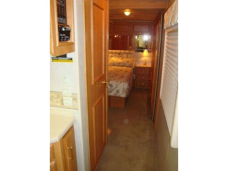 2005 Winnebago Journey - 024