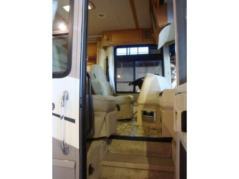 2005 Winnebago Journey - 025