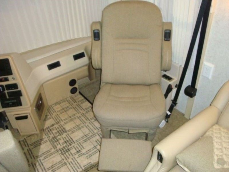 2005 Winnebago Journey - 027