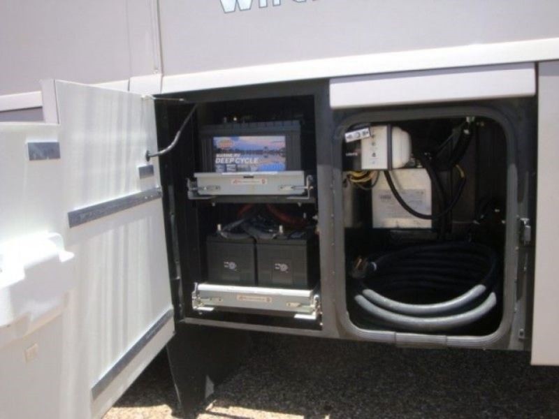 2005 Winnebago Journey - 032