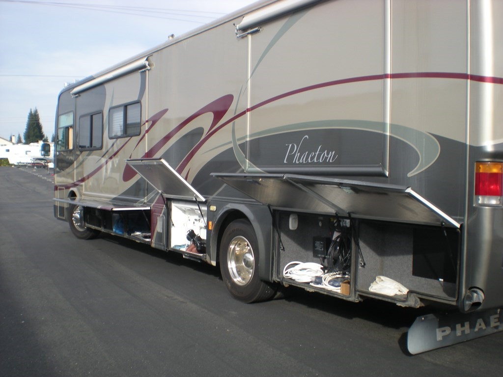 2005 Tiffin Phaeton RH  - 021
