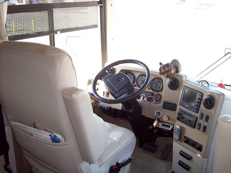 2004 Winnebago Vectra - 011