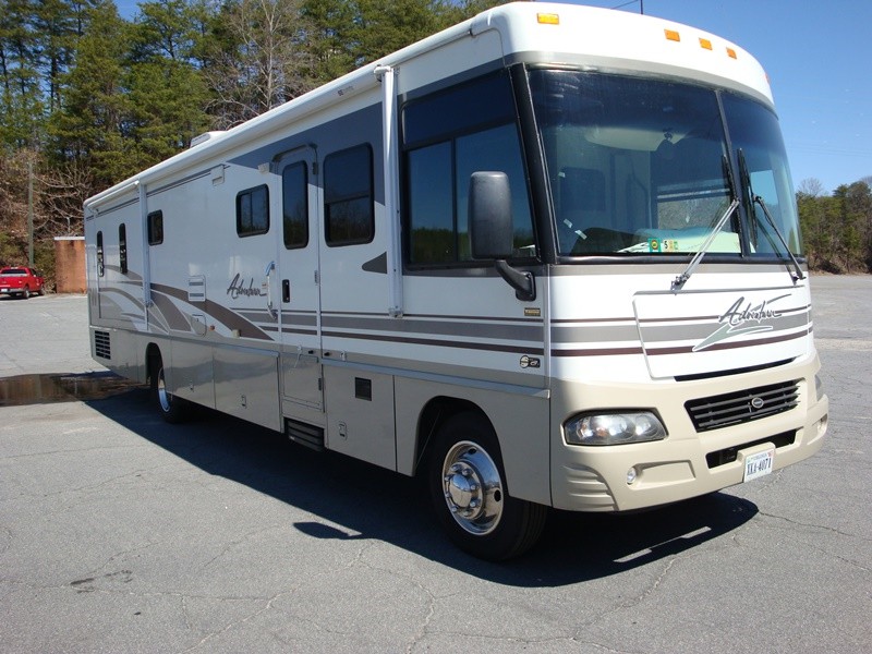 2003 Winnebago Adventurer 38G - 001