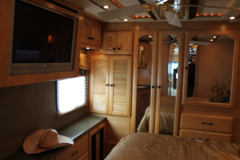 2004 American Coach American Eagle 40J - 031