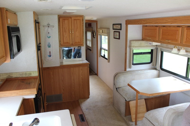 2003 Winnebago Brave - 010