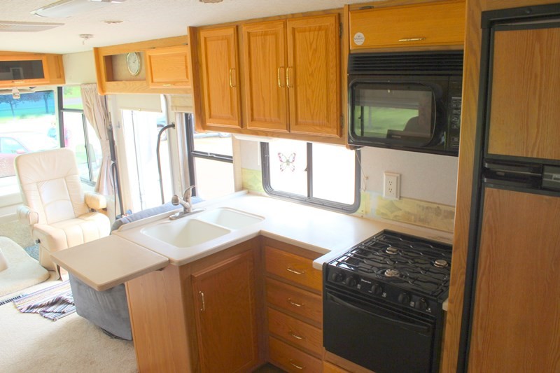 2003 Winnebago Brave - 012