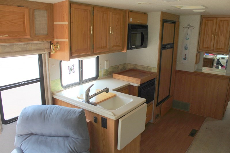 2003 Winnebago Brave - 013