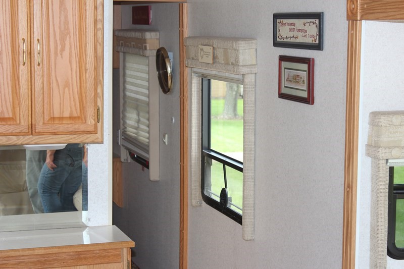 2003 Winnebago Brave - 015