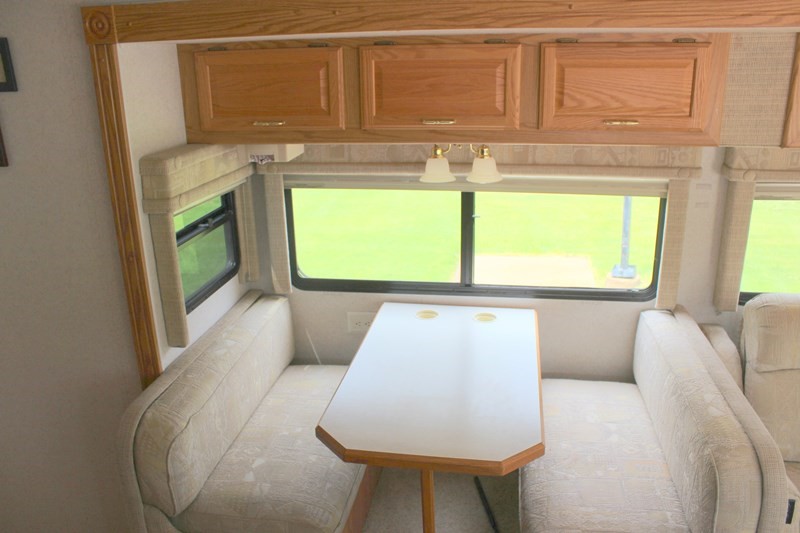 2003 Winnebago Brave - 016