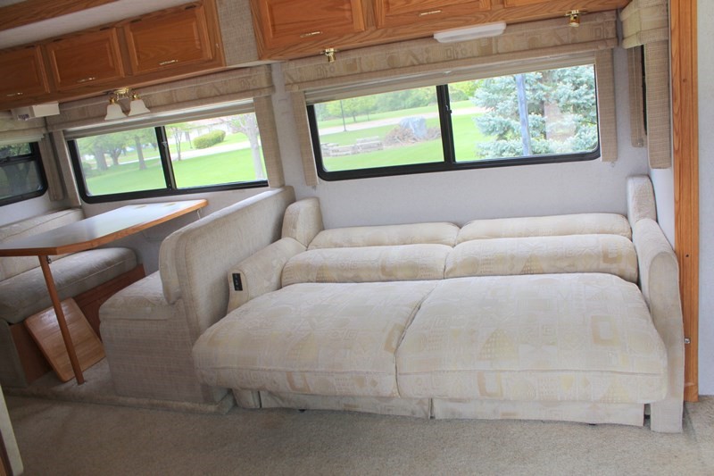 2003 Winnebago Brave - 017