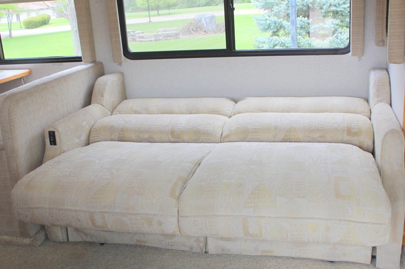 2003 Winnebago Brave - 018