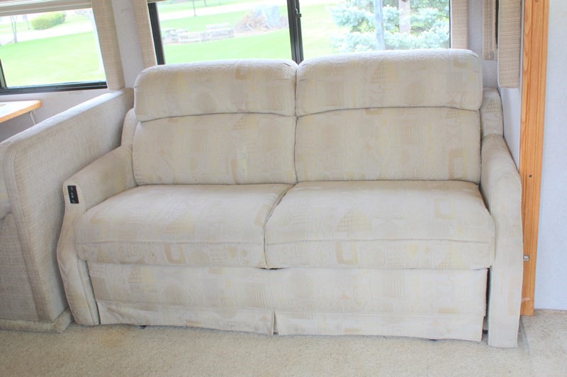 2003 Winnebago Brave - 019