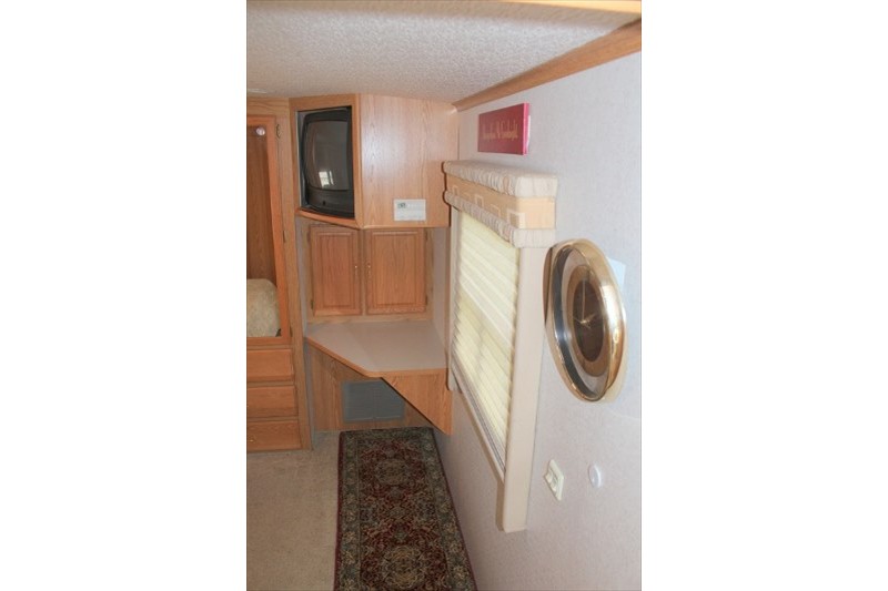 2003 Winnebago Brave - 025