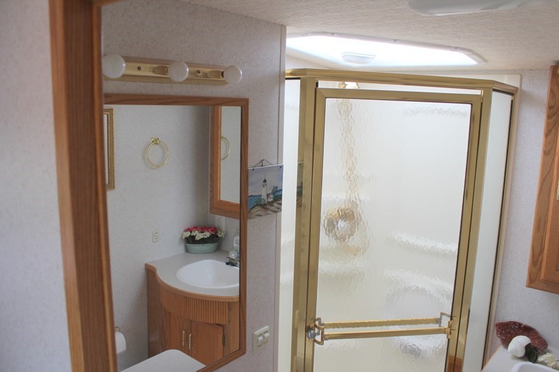 2003 Winnebago Brave - 029