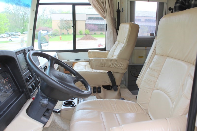 2003 Winnebago Brave - 036