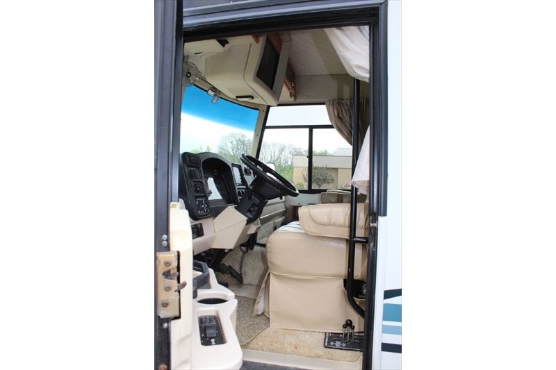 2003 Winnebago Brave - 039