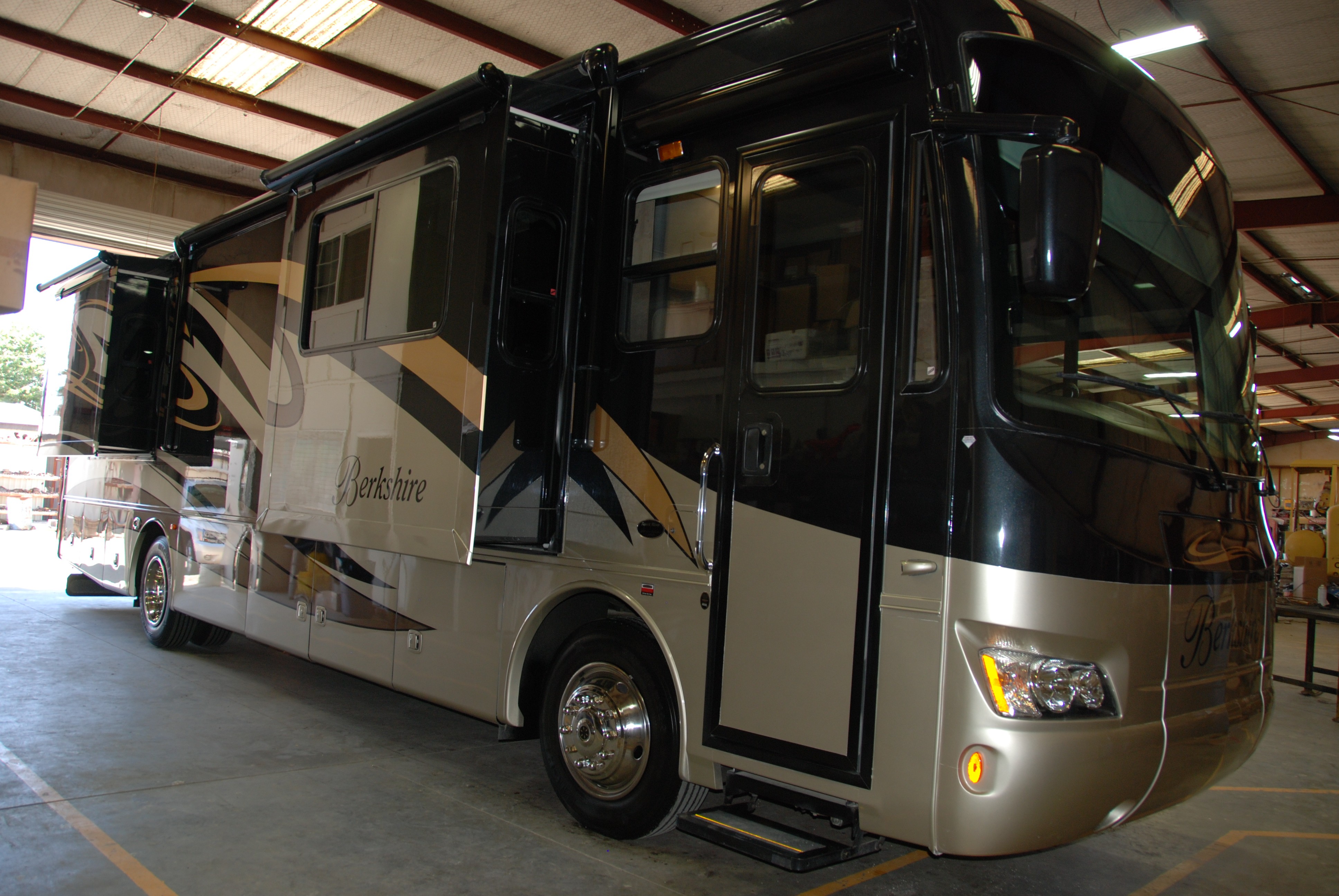 2011 Forest River Berkshire 360FWS - 001