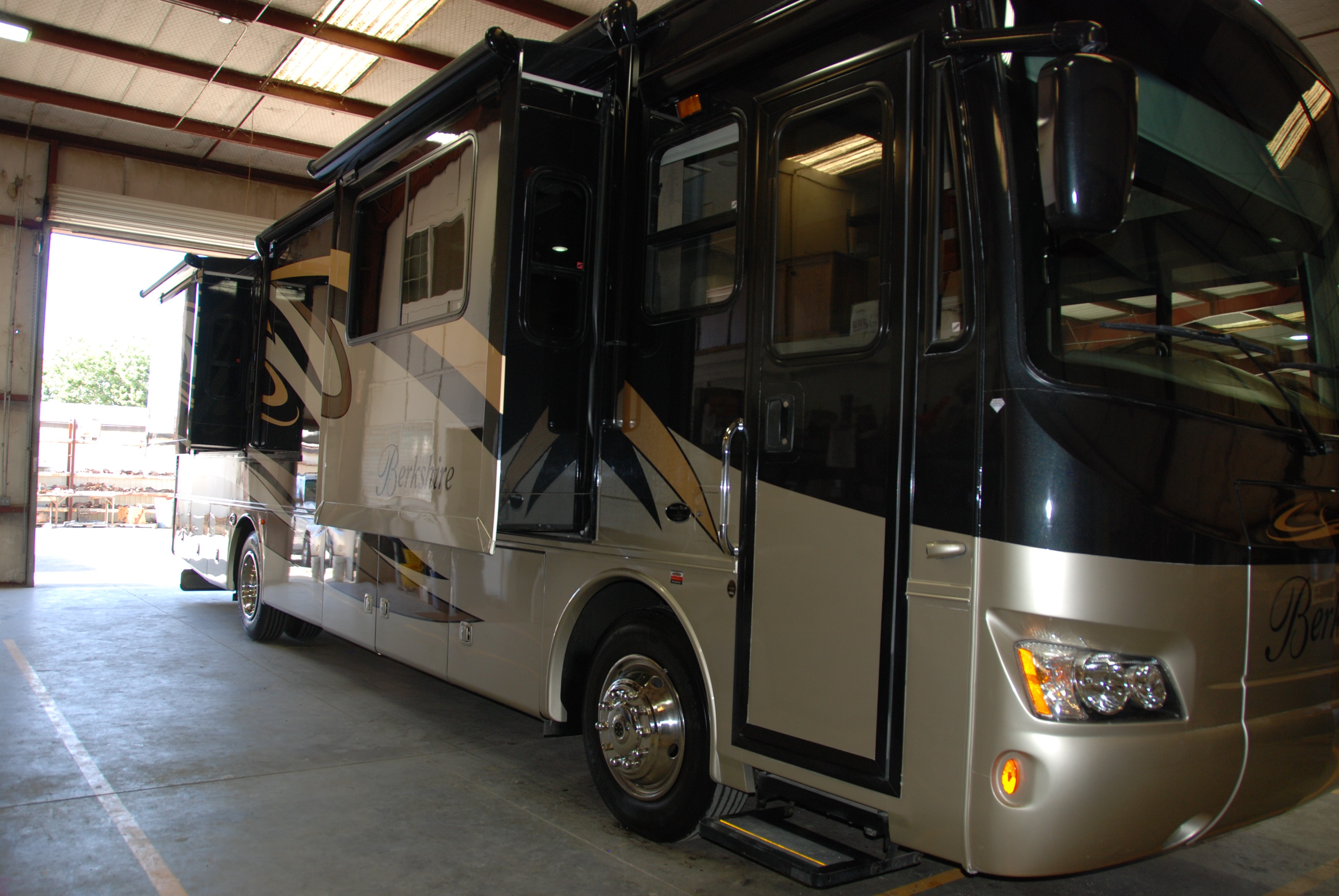 2011 Forest River Berkshire 360FWS - 002
